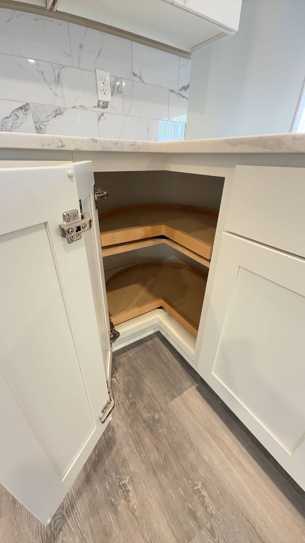 Building Photo - Chernishoff Seven Oak Luxury Duplex