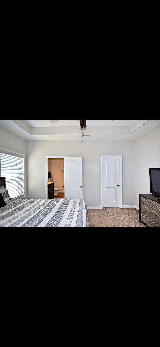 Building Photo - 605 Summerdawn Pl