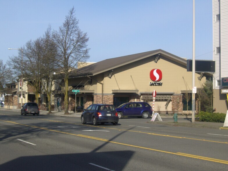 Minutes to Modern Safeway - 12044 15th Ave NE