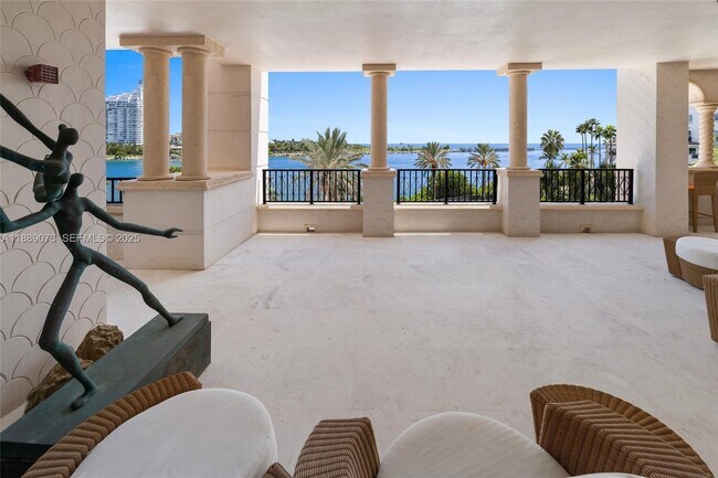 Building Photo - 7133 Fisher Island Dr