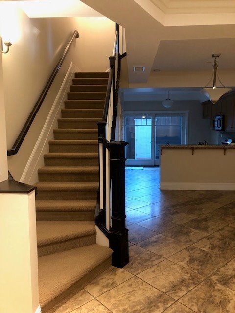 Building Photo - Beautiful Townhouse With Private Master Suite!!