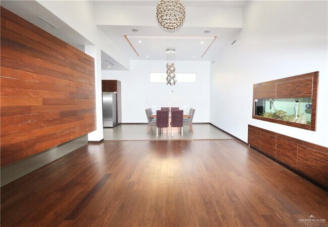 Building Photo - 28 Grovewood Ave