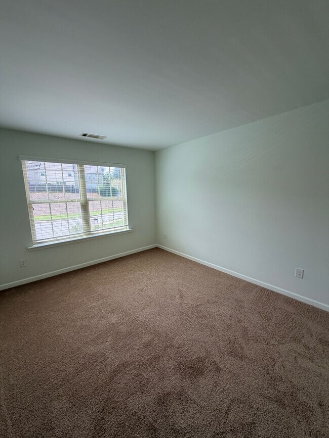 Building Photo - NEW LISTING - Spacious, Acworth Townhouse on Quiet Cul-de-sac!