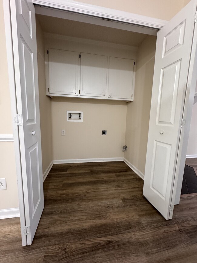 Building Photo - 870 Spring Forest Rd