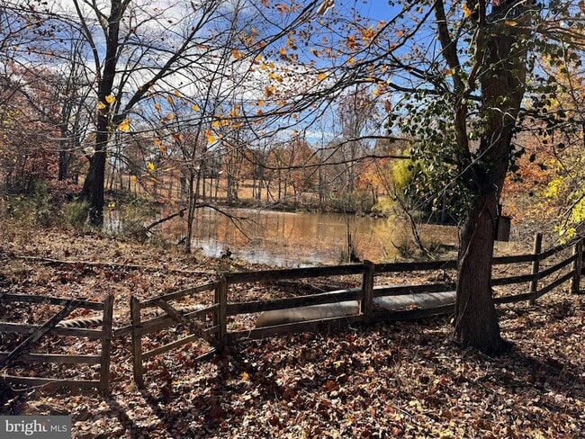 Building Photo - 2 Sundale Ln