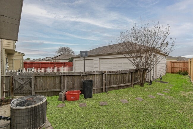 Building Photo - 29704 Sullivan Oaks Dr