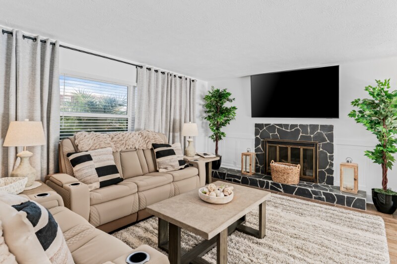 Building Photo - 1442 45th Ave NE