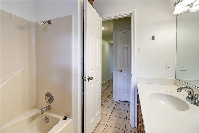 Building Photo - 6405 Clairfield St