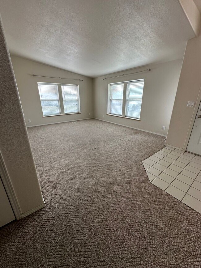 Building Photo - RARE FIND!! Country living with big shop o...