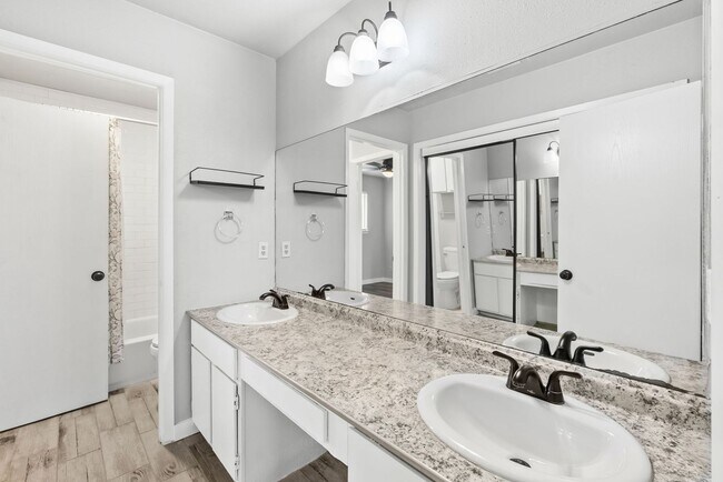 Building Photo - PM2-AUS7505 Saint Amant Pl