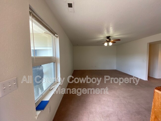 Building Photo - 929 E Palmer Dr