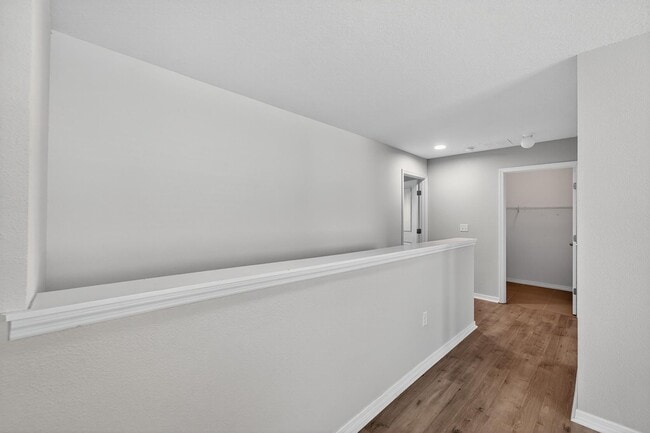 Building Photo - Stunning 5 bed/ 2 bath