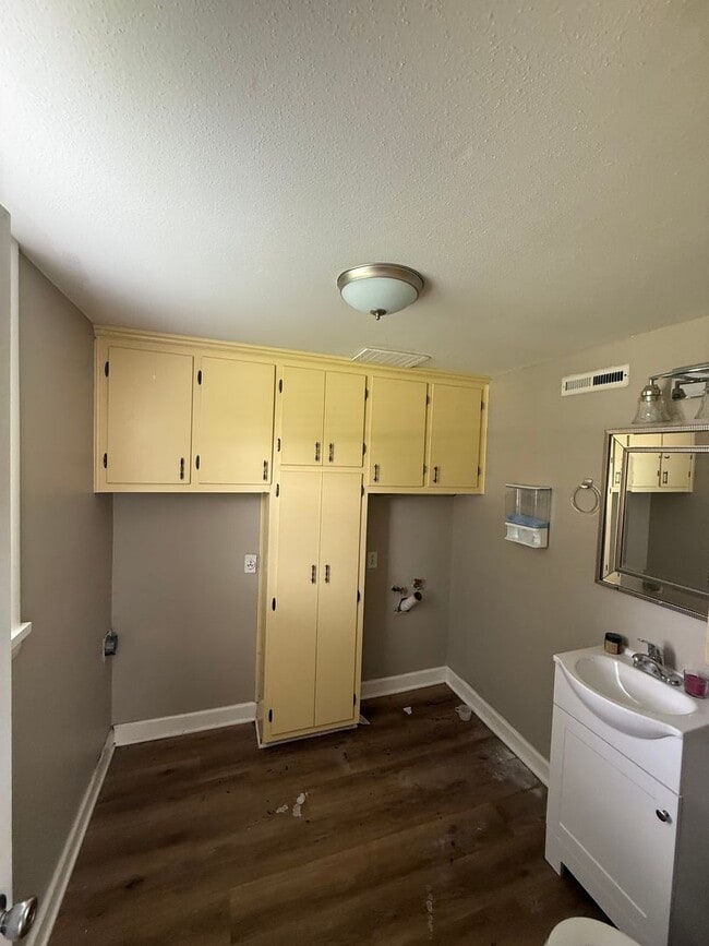 Building Photo - 1202 Nahm Dr