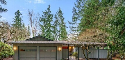 Building Photo - A Spacious Home in the Prestigious Sahalee...