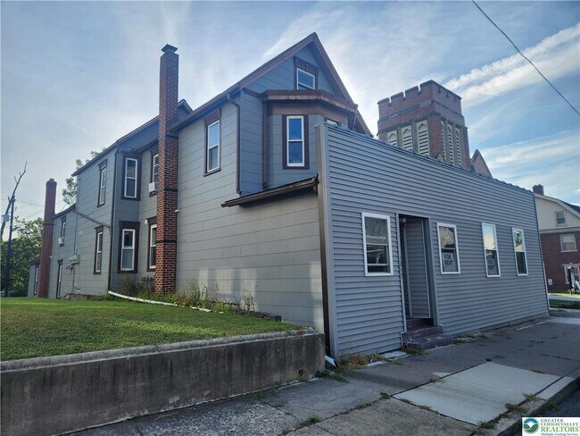 Building Photo - 1249 Main St