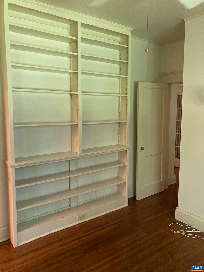 Building Photo - 6 Gildersleeve Wood
