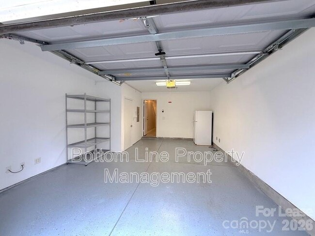 Building Photo - 675 Raya Ct