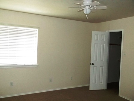 Building Photo - 6205 Charlotte Ln
