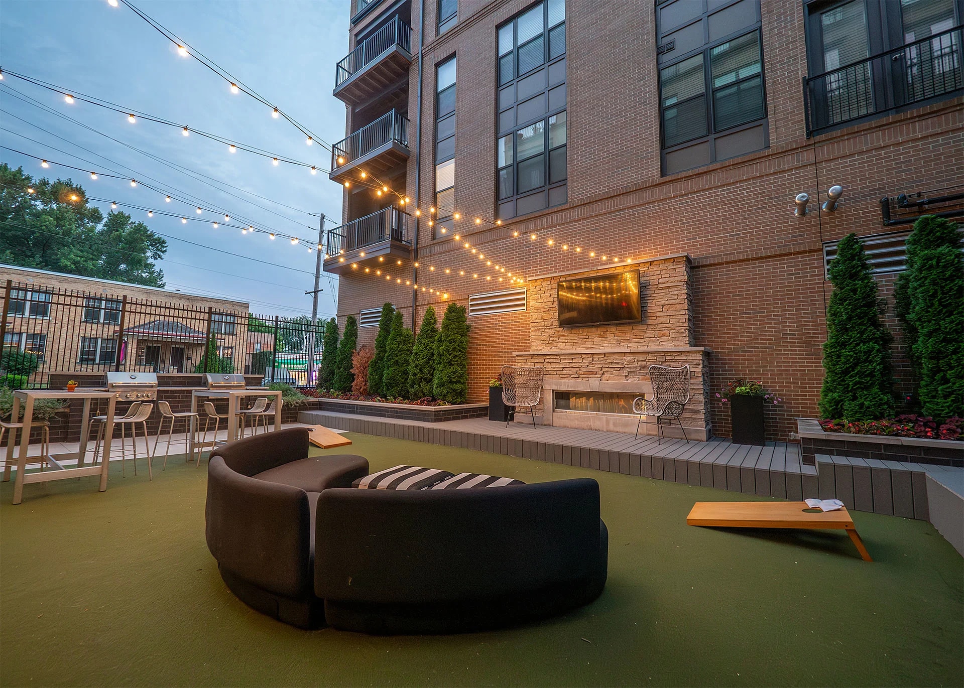 Building Photo - 210 W 5th Ave