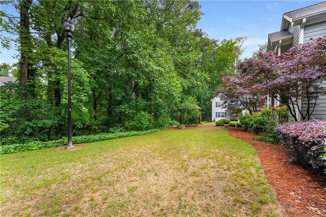 Building Photo - 304 Madison Ct