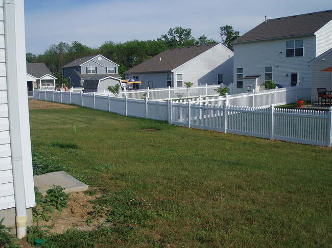 Building Photo - 3877 Rosette Dr