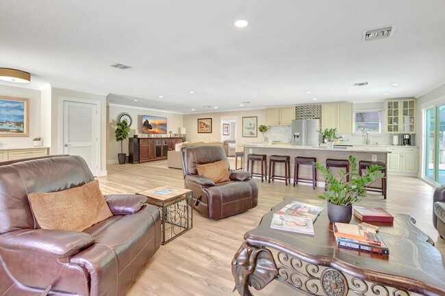 Building Photo - 1599 Isabel Rd Oeste