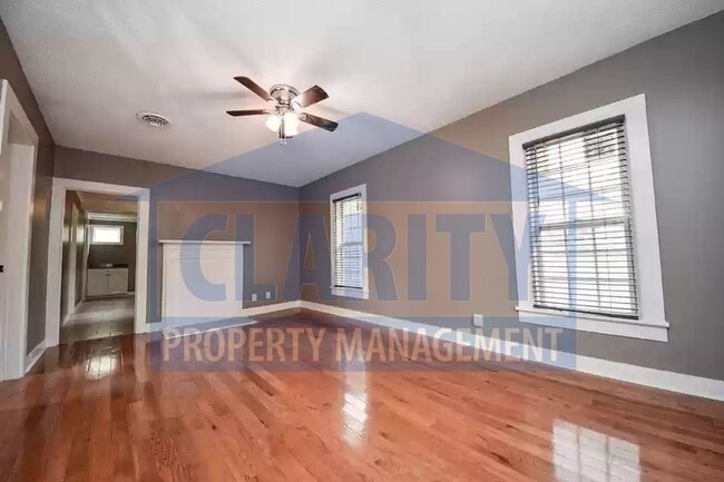 Building Photo - Super cute and cozy 2 bedroom home!