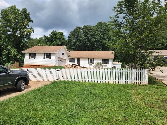 Primary Photo - 5143 Ponderosa Farm Rd