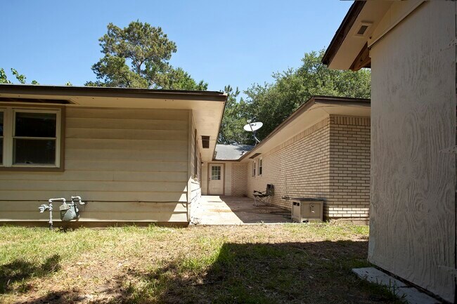 Building Photo - 938 Shawnee St