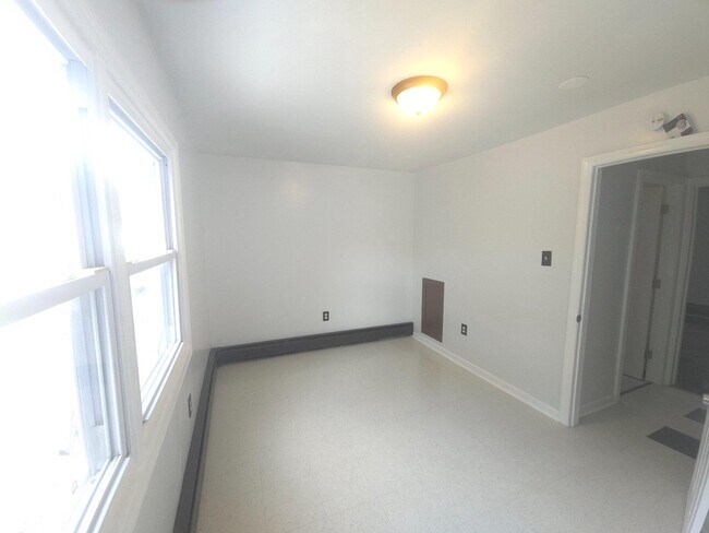 Building Photo - 428 Croyden Rd
