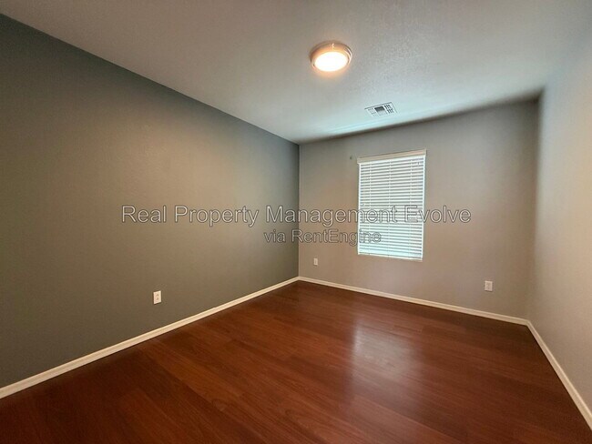 Building Photo - 21122 E Stonecrest Dr