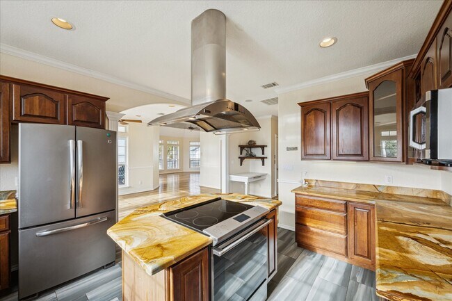 Building Photo - 22621 Bay Point Dr