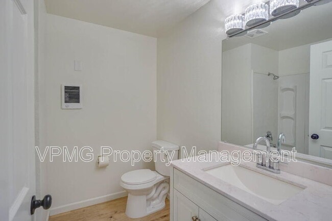 Building Photo - 10412 NE 71st St