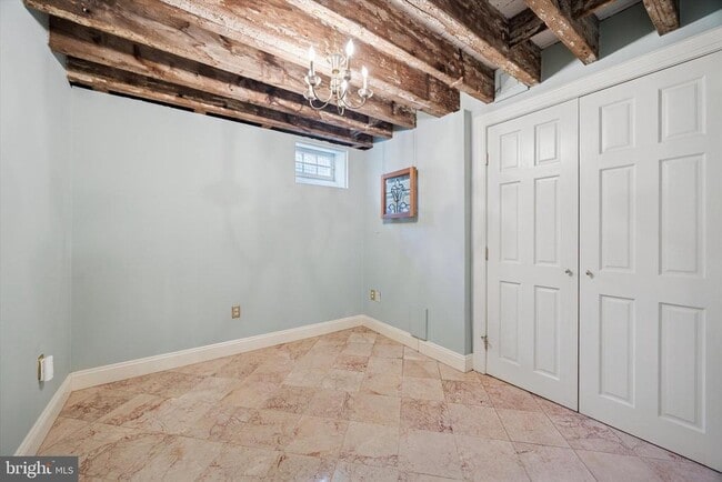 Building Photo - 535 Delancey St