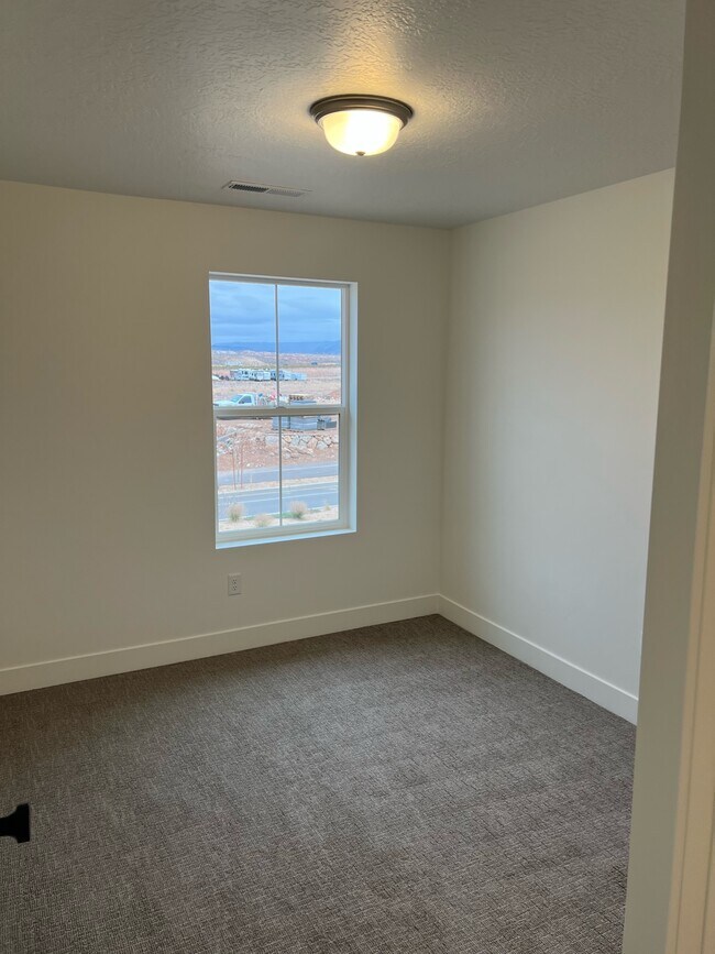 Building Photo - 5562 S Carnelian Pkwy