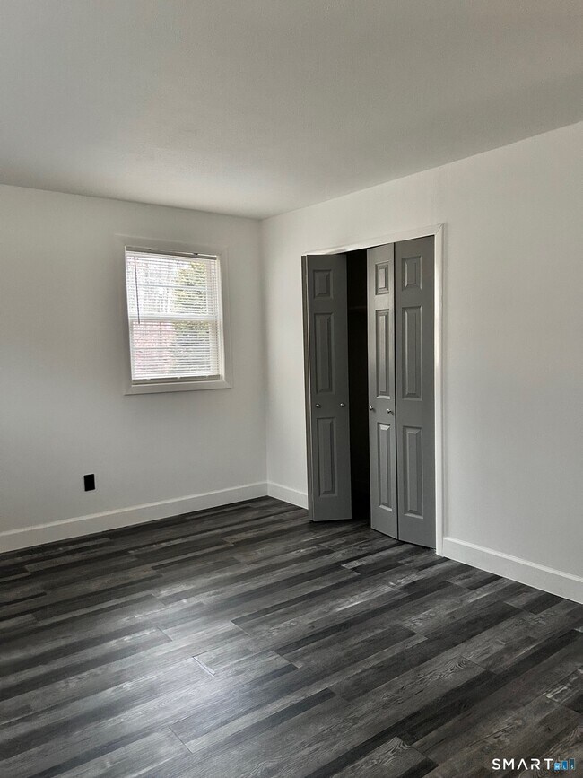 Building Photo - 1109 Waterbury Rd