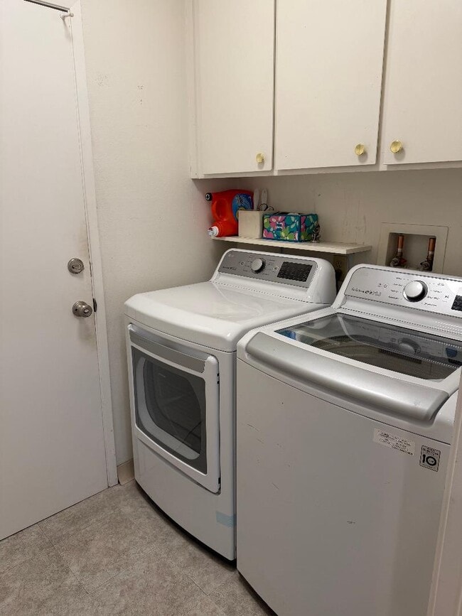 Building Photo - 3415 Isherwood Pl