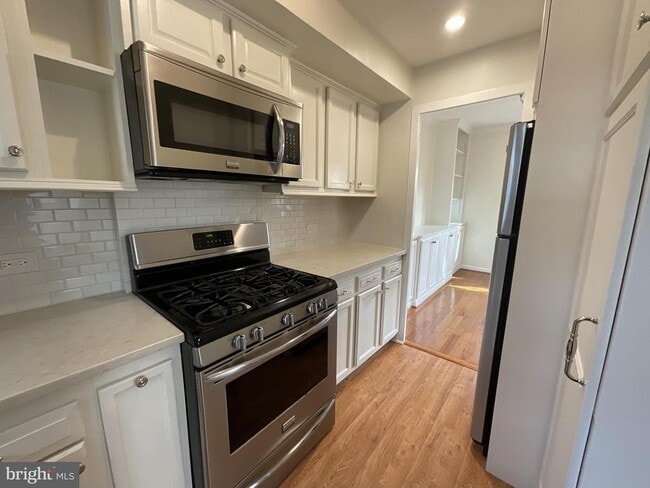 Building Photo - 1927 N Quaker Ln