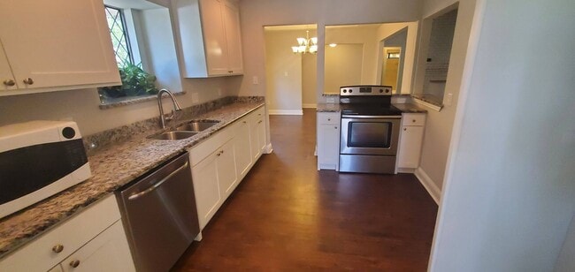 Building Photo - 3509 Scott Dr