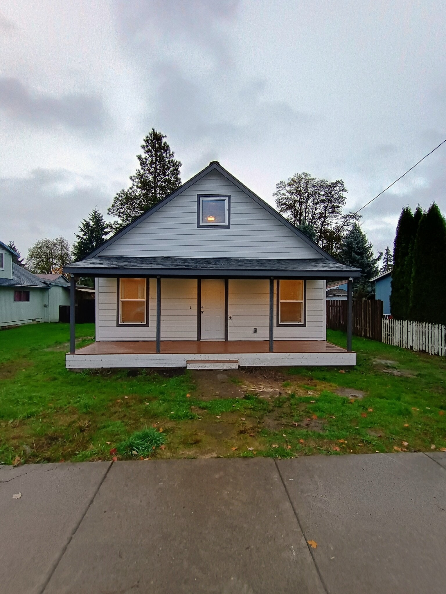 Building Photo - 642 Weed Ave