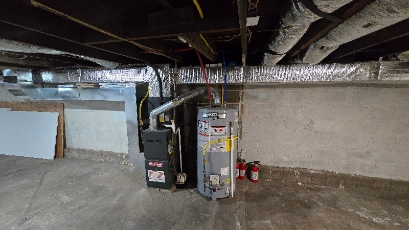 Building Photo - 15 Vola Ln