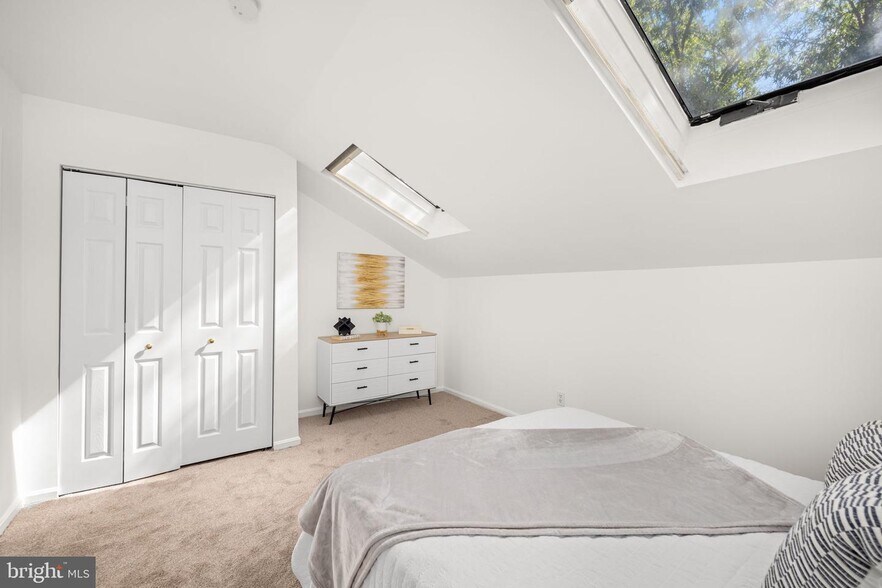 Building Photo - 1930 New Hampshire Ave NW