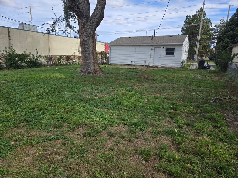 Building Photo - 1321 N 56th St