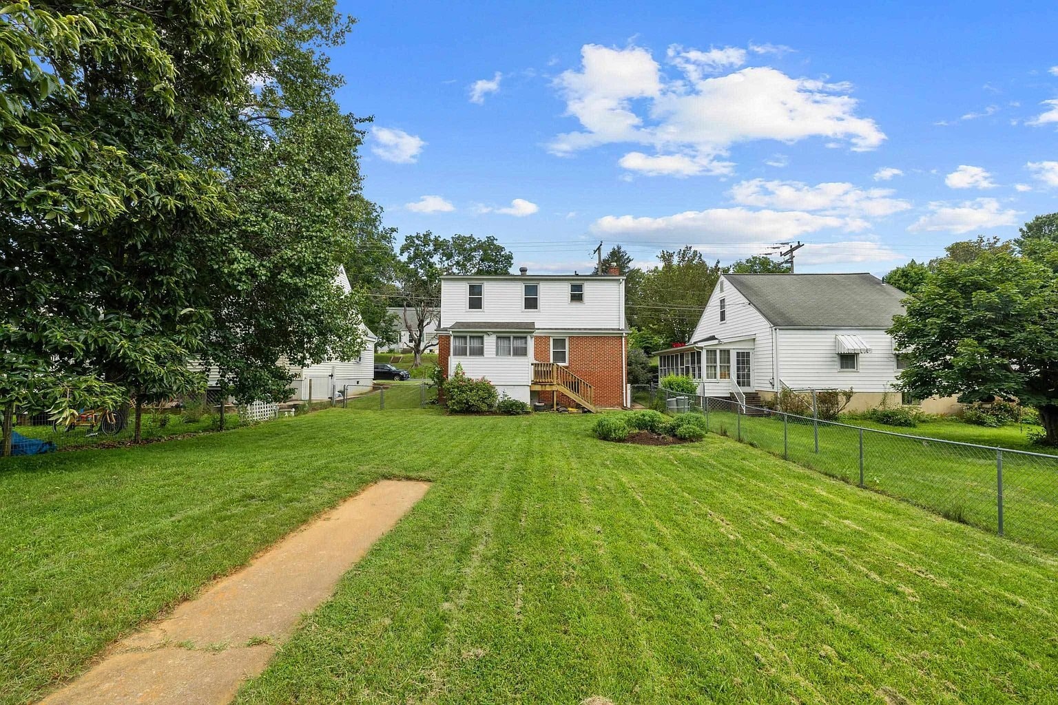 Building Photo - 1206 Spring Hill Rd