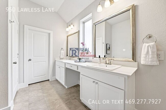 Building Photo - 950 Lawless Ln