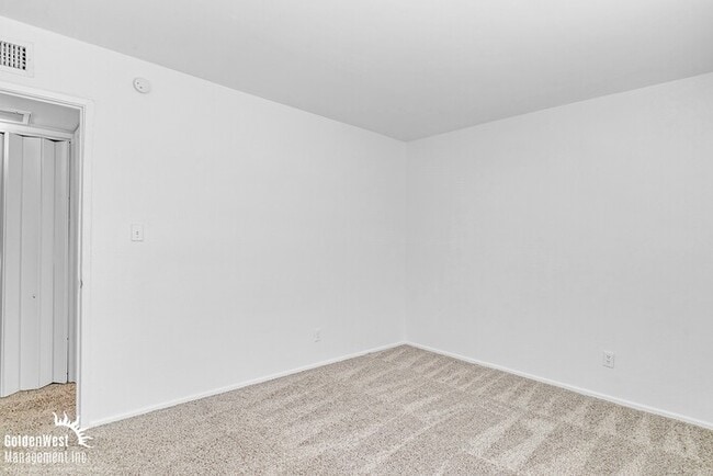 Building Photo - Beautiful 2Bdm 1Ba Apartment with Private ...
