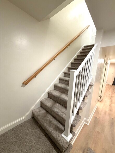 Stairs going up. - 1005 Willow Green Dr