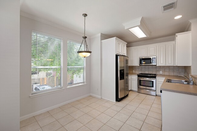 Building Photo - 1727 Hadley St