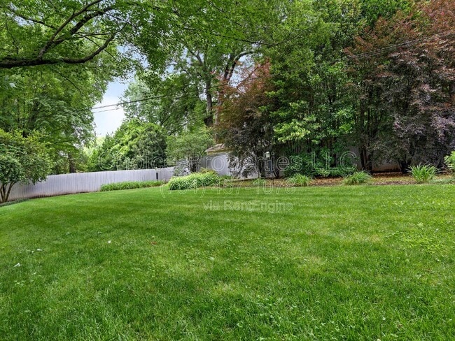 Building Photo - 421 Blairmore Dr