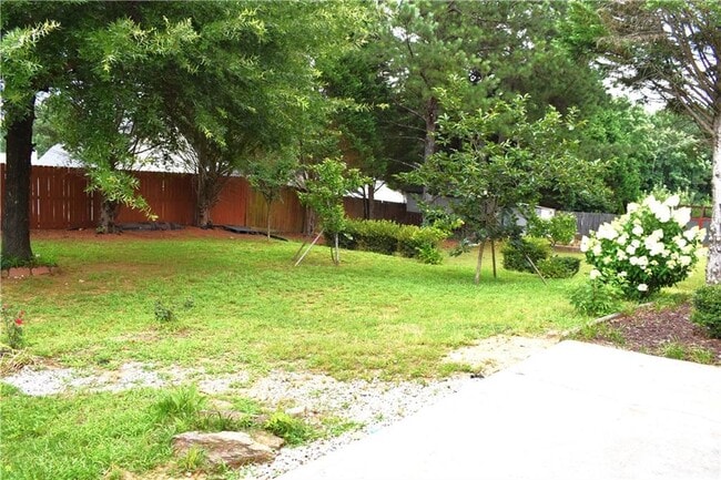 Building Photo - 910 Grace Dr